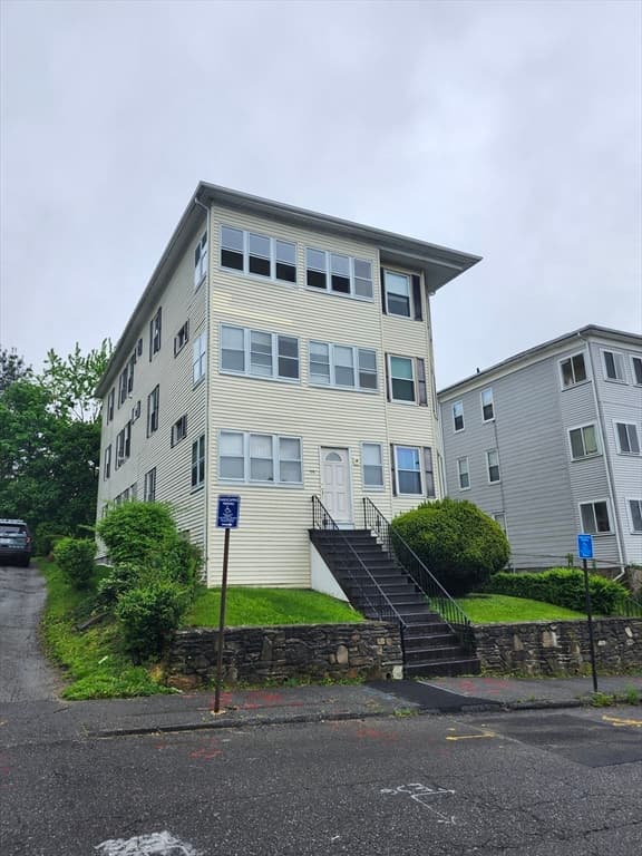 125 Ingleside Ave photo 2
