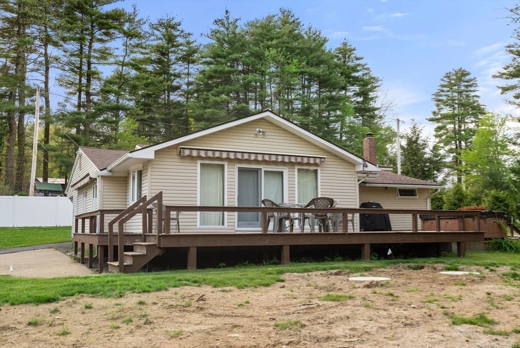 241 Mashapaug Road photo 3