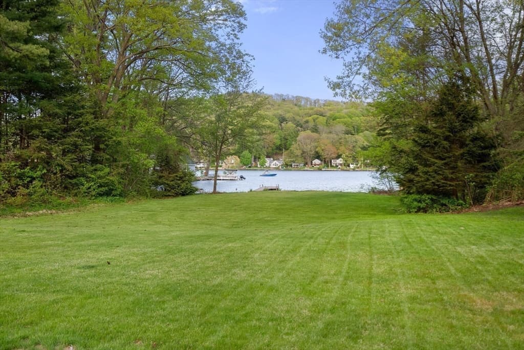 241 Mashapaug Road photo 5