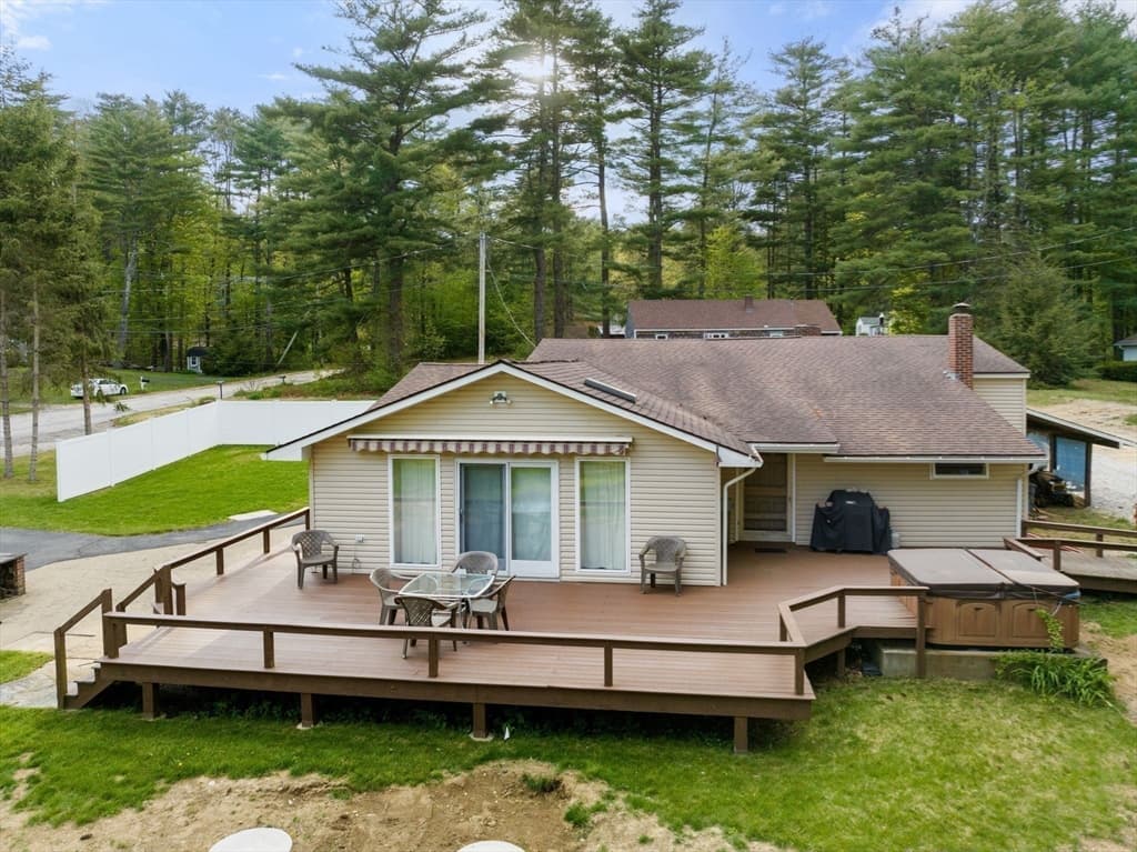241 Mashapaug Road photo 4