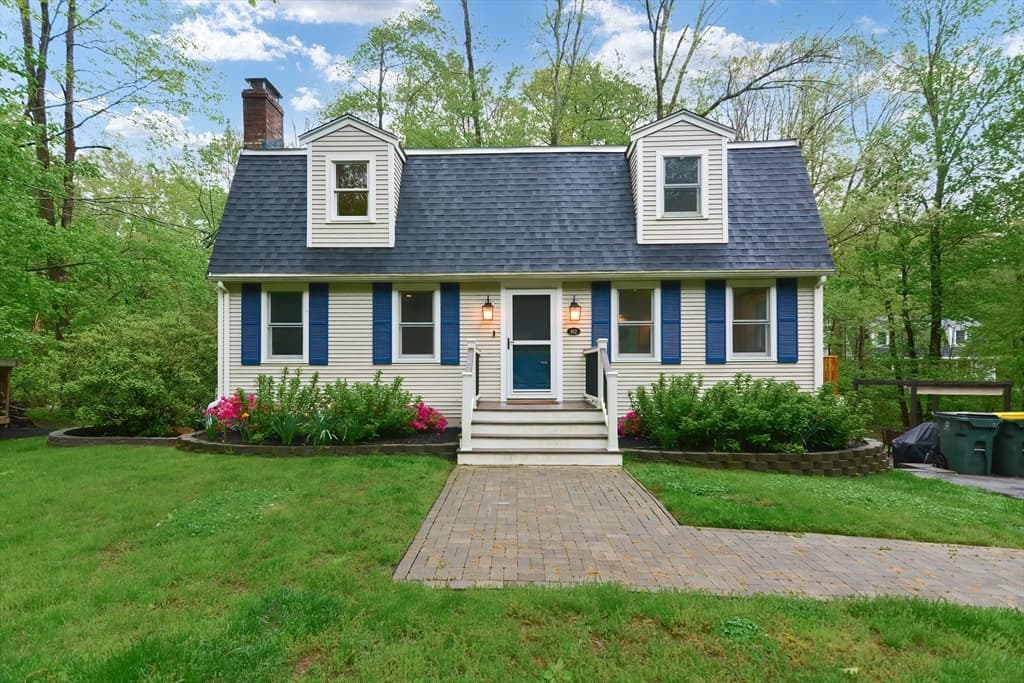 862 Summer St photo 3