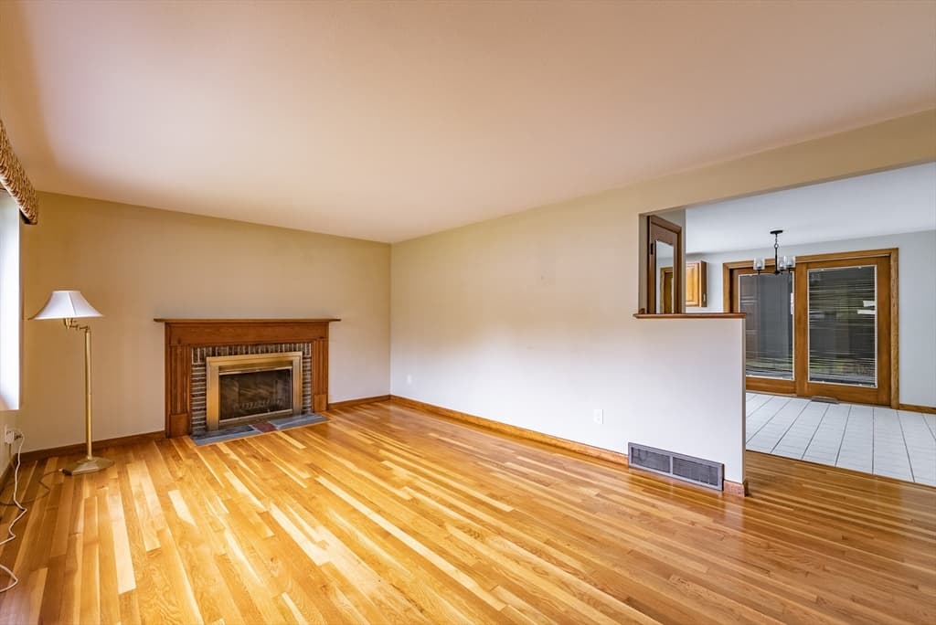 149 Cyran St photo 2