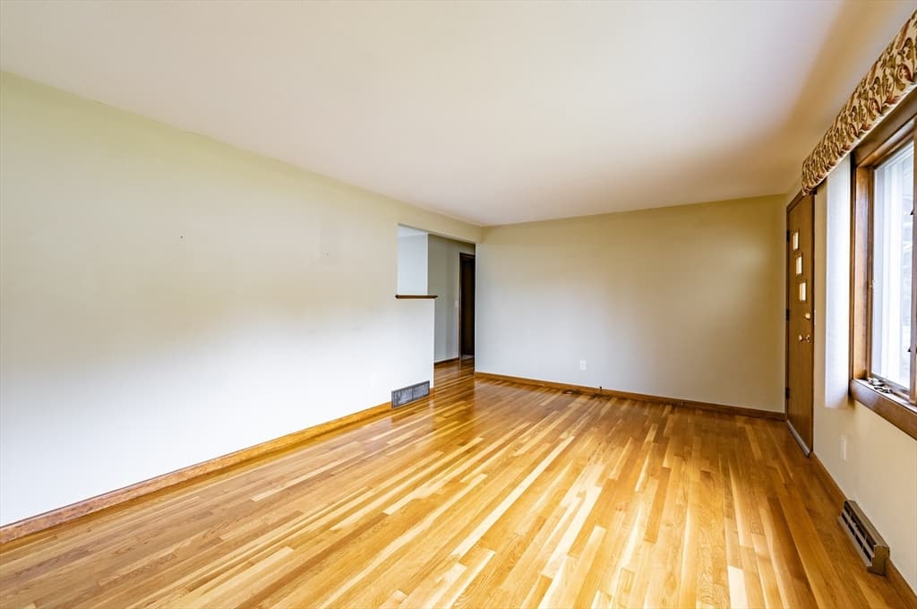 149 Cyran St photo 5
