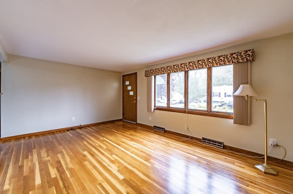 149 Cyran St photo 4