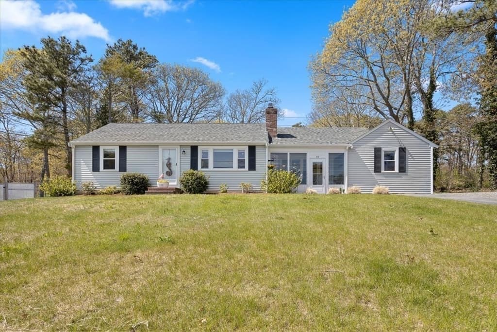 72 Constance Ave photo 2