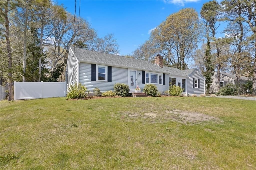 72 Constance Ave photo 3