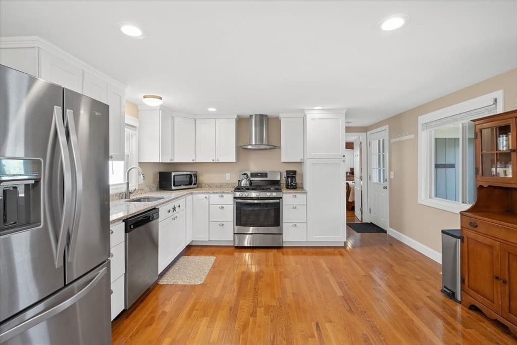 72 Constance Ave photo 5
