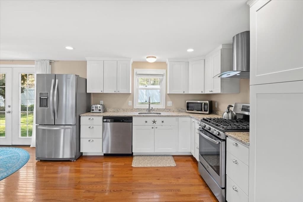72 Constance Ave photo 4