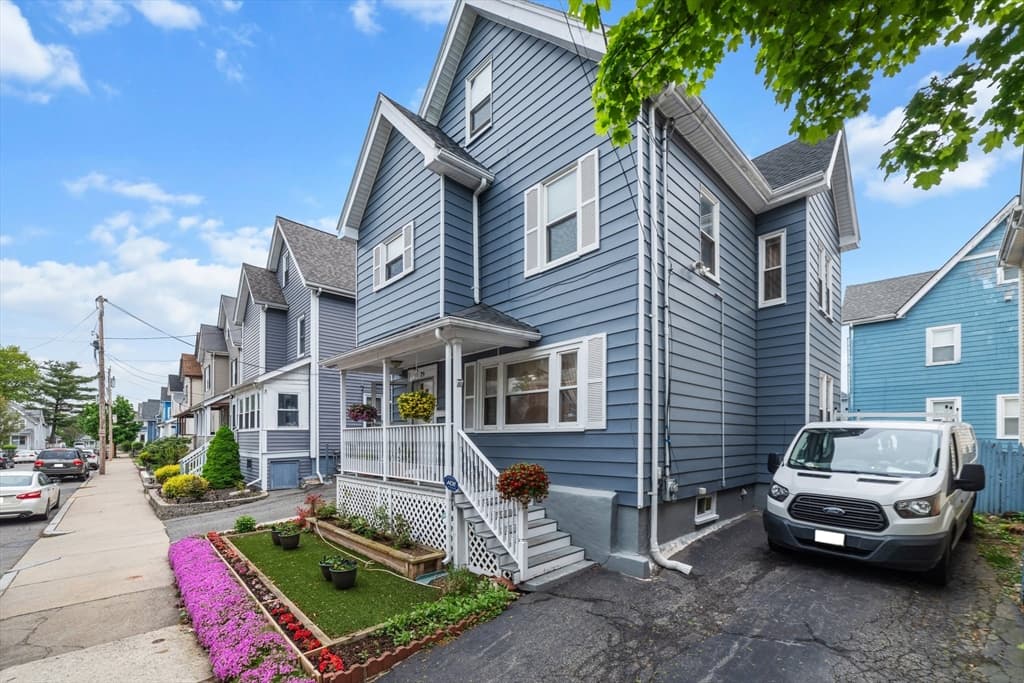 29 Lowell St photo 3