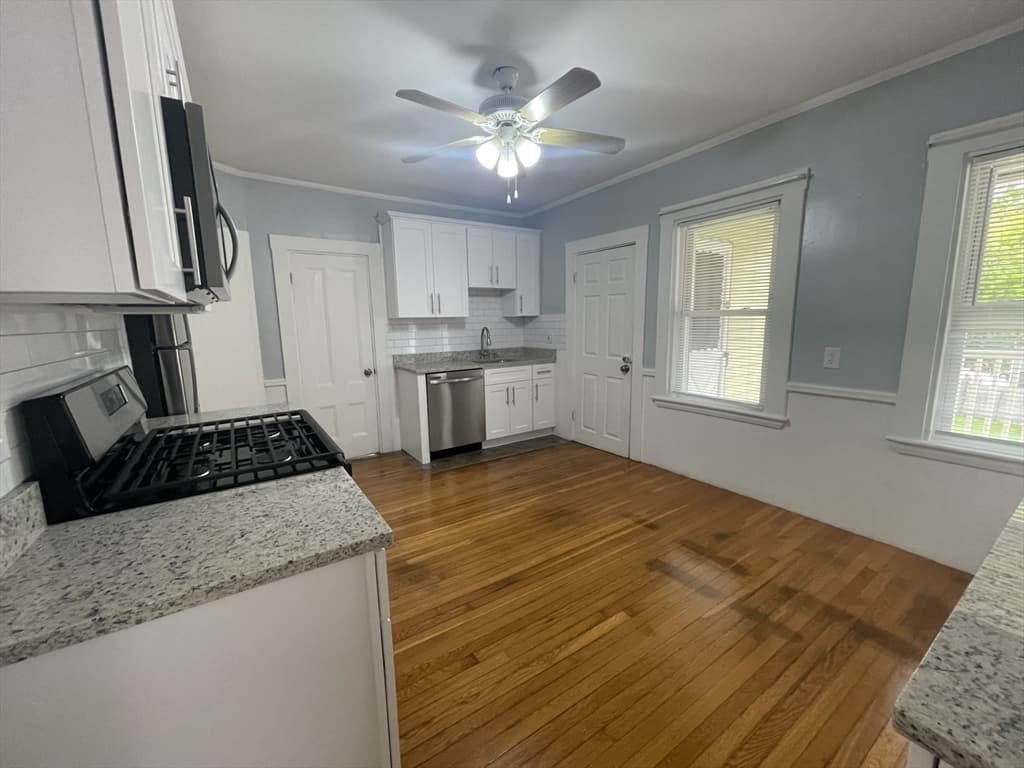 87 Glendower Rd #1 photo 3