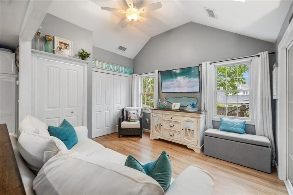 8 Dogwood Lane photo 3