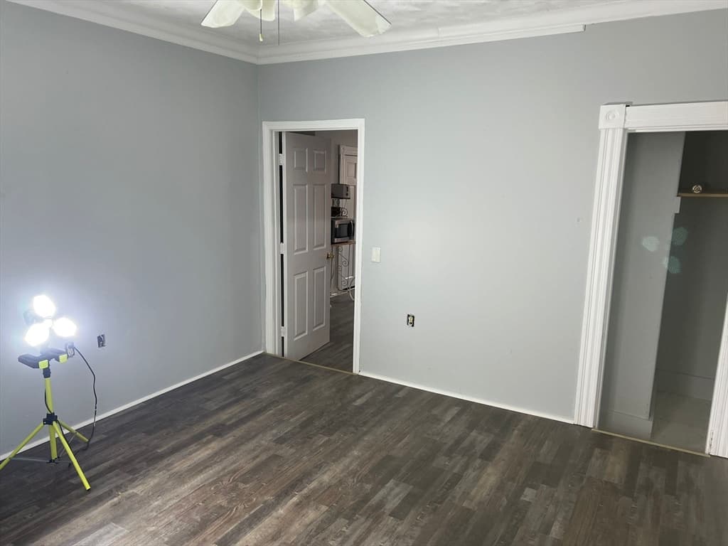 187 6th St #1F photo 3