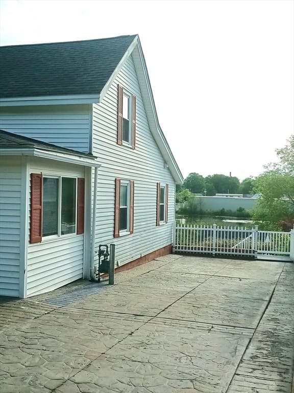 100 Manning St photo 3