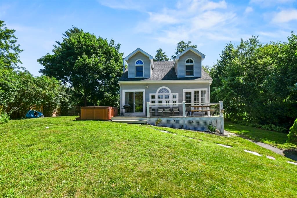 233 Lake Drive photo 4