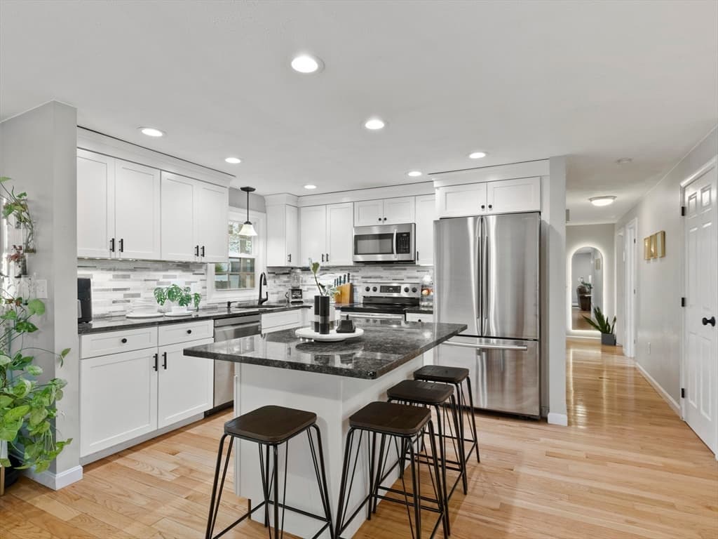 6 Seneca Drive photo 2