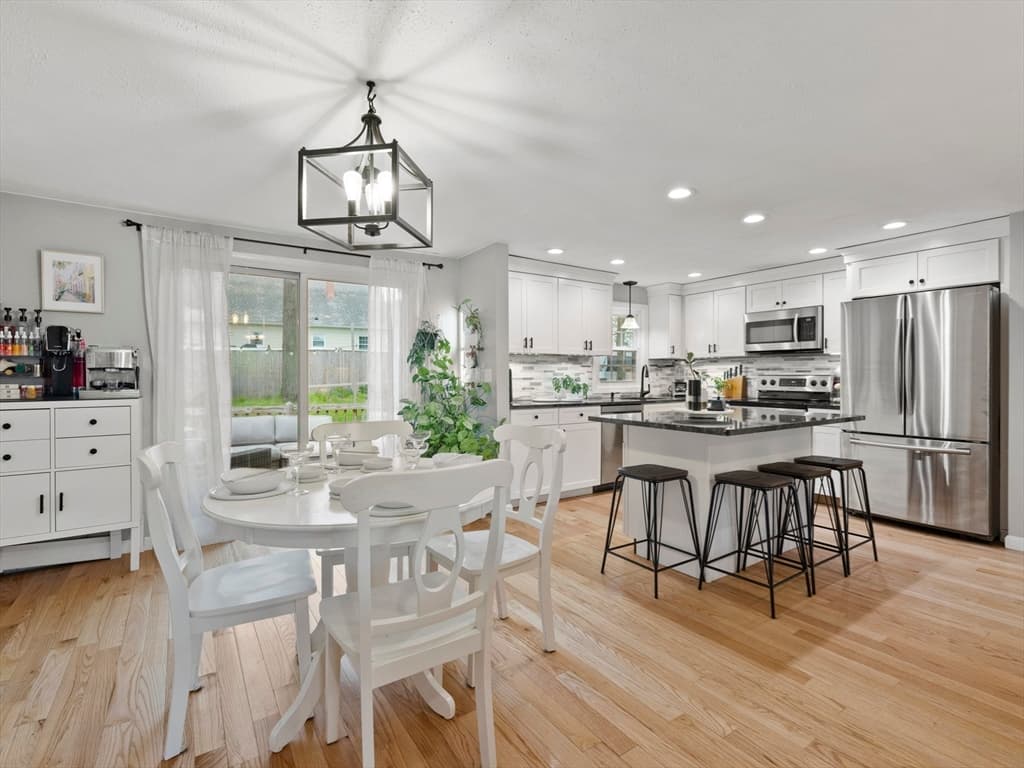 6 Seneca Drive photo 3