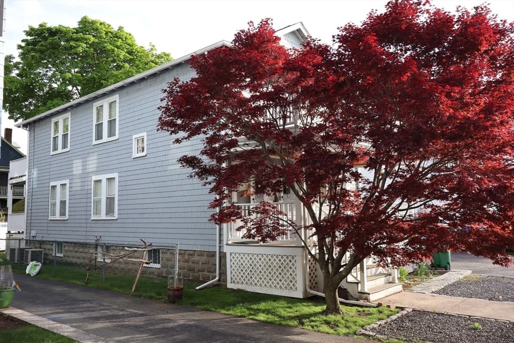 15 Wheelwright Road photo 3