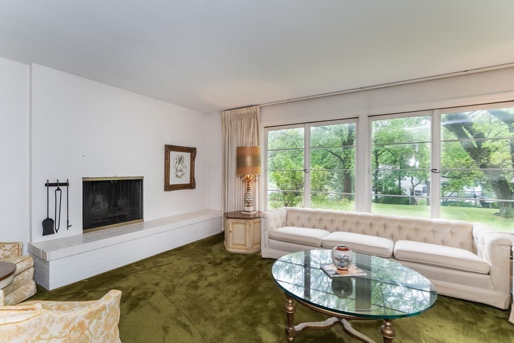 35 Squire Lane photo 3