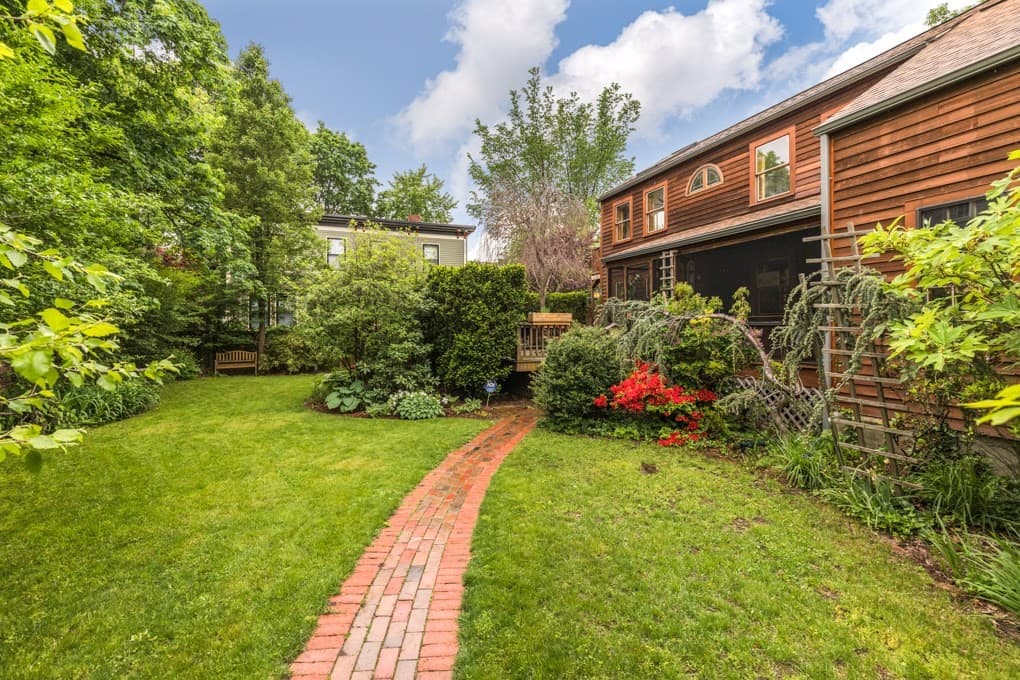 108 Auburn Street photo 3