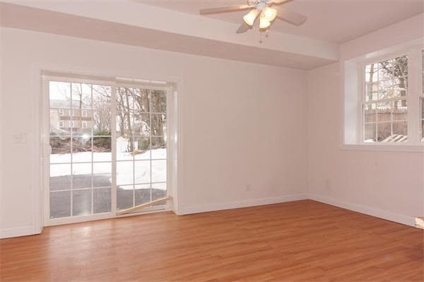 90 Warner Ave photo 5
