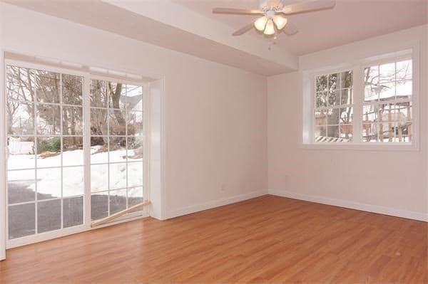 90 Warner Ave photo 4