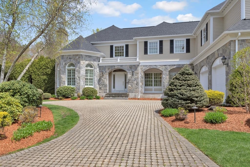 17 Sanderson Road photo 2