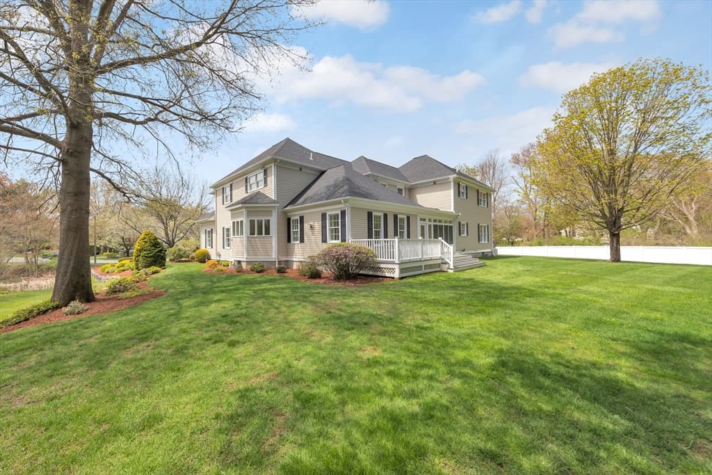 17 Sanderson Road photo 4