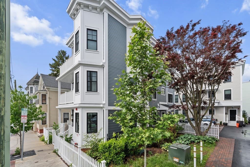 115 Beacon St #B photo 3