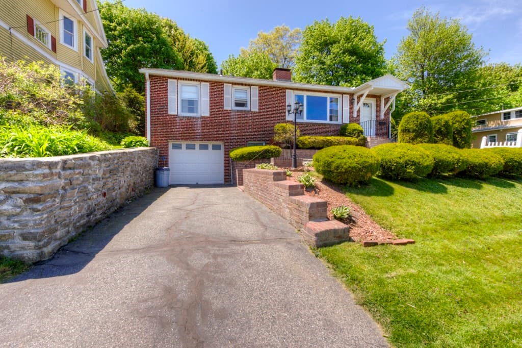 40 Marsh Ave photo 2