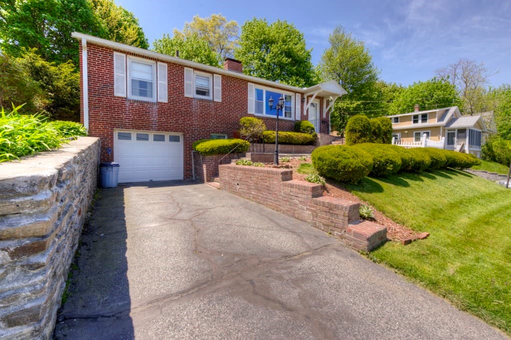 40 Marsh Ave