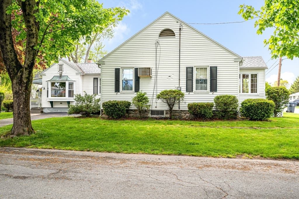 58 Riverdale St photo 5
