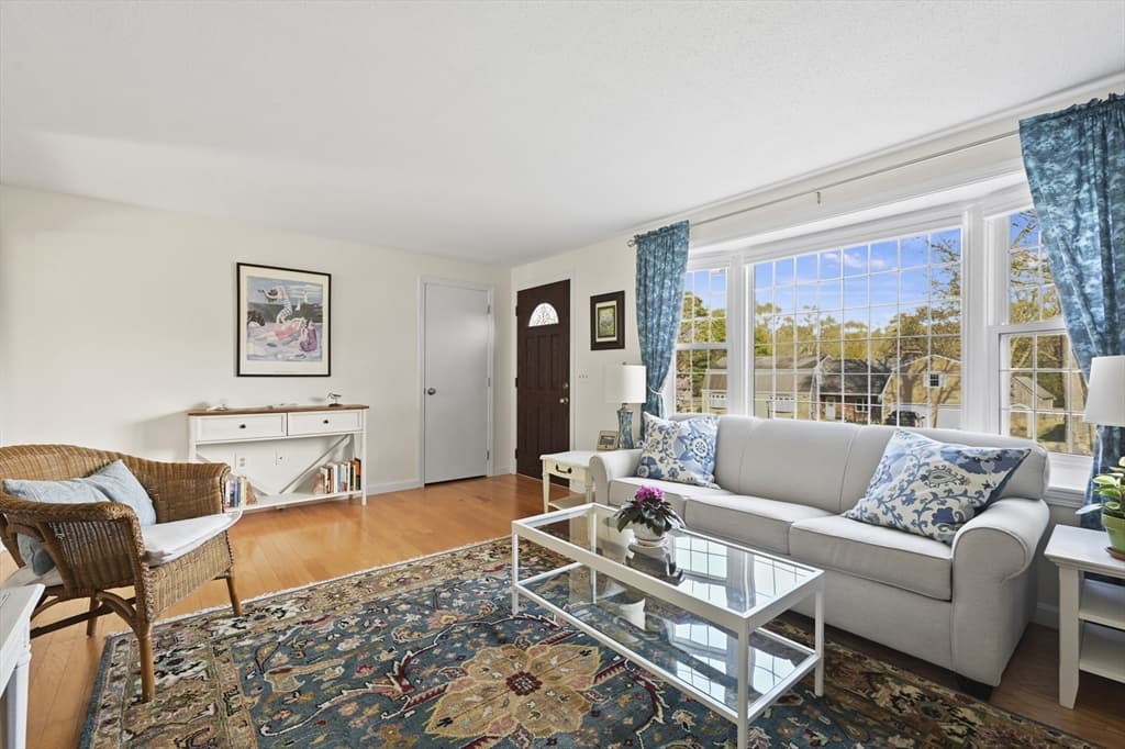60 Freeboard Ln photo 5