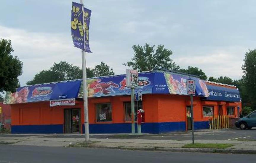 2595 Main St