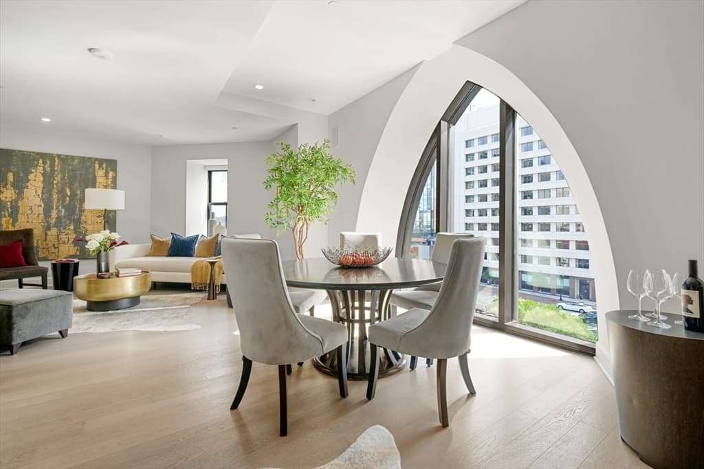 140 Shawmut #4C photo 2