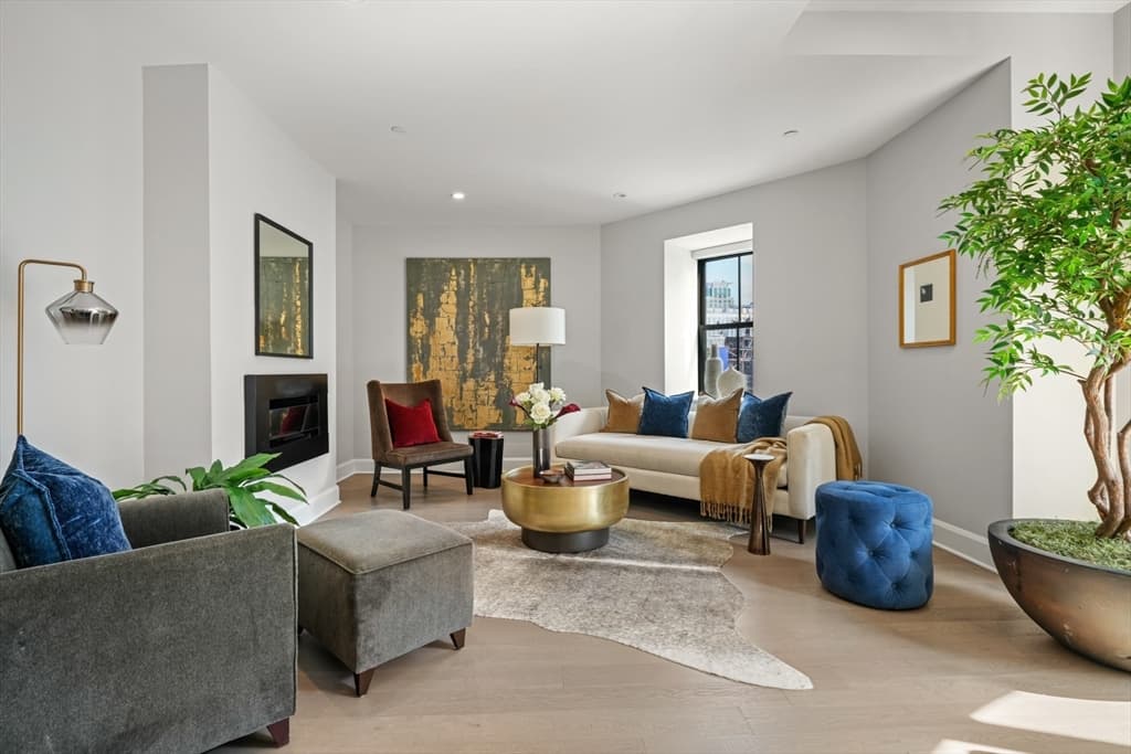 140 Shawmut #4C photo 3