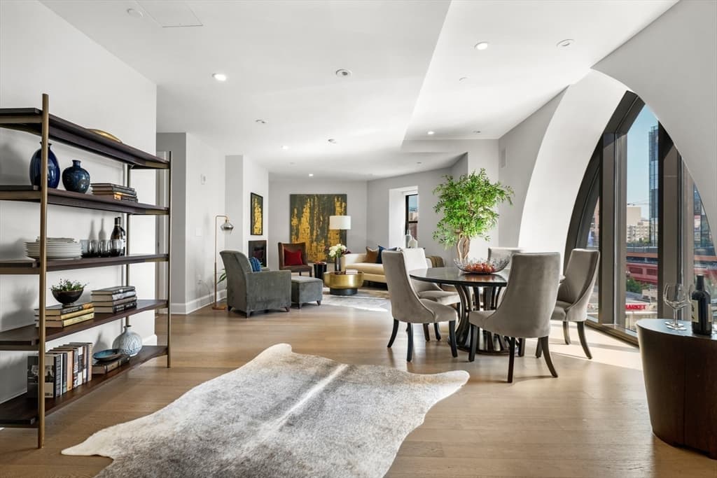 140 Shawmut #4C photo 4
