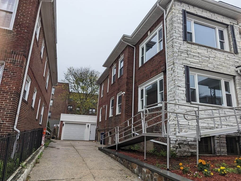 10-12 Nazing St photo 2
