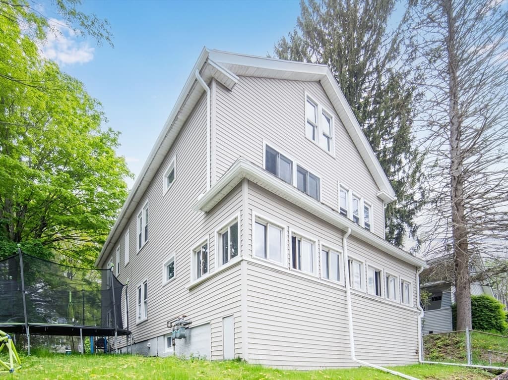 17 Princeton St photo 2