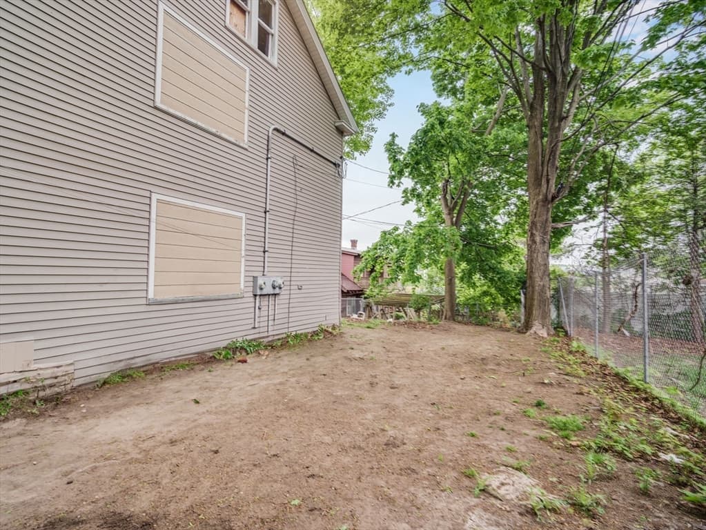 17 Princeton St photo 3
