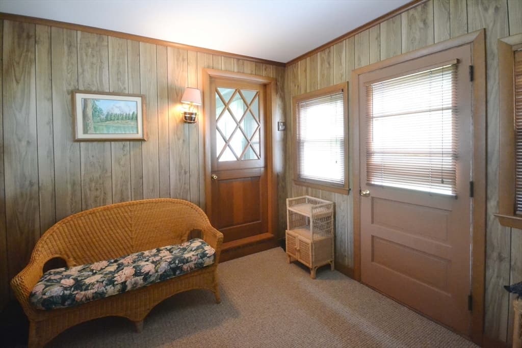 6 Railroad Ave photo 3