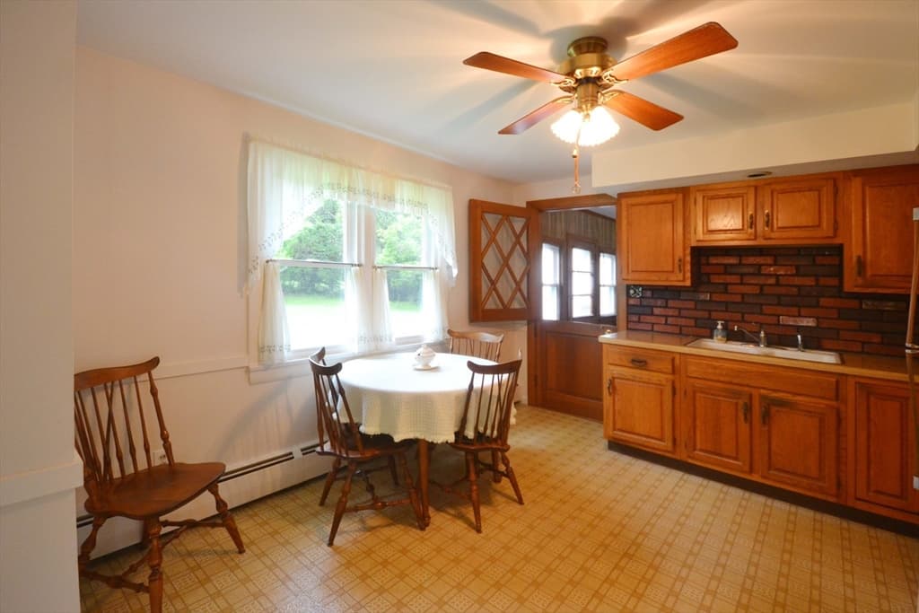 6 Railroad Ave photo 5