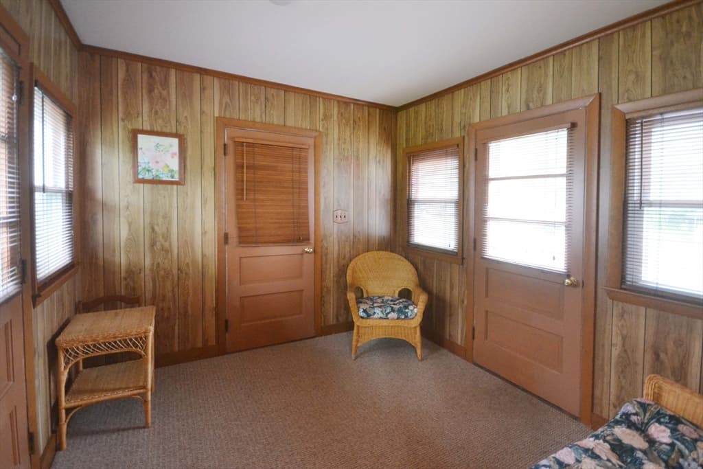 6 Railroad Ave photo 4