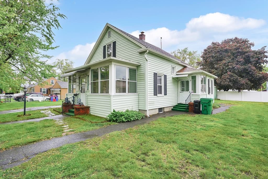 78 Narragansett Blvd