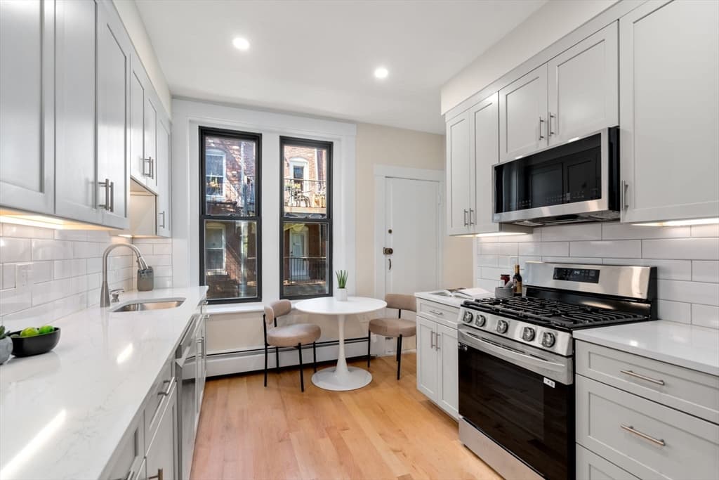 19 Cortes Street #4 photo 2