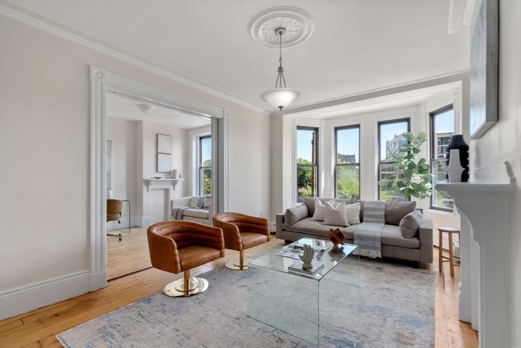 19 Cortes Street #4