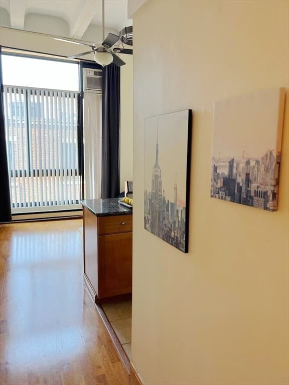 12 Stoneholm Street #527 photo 5