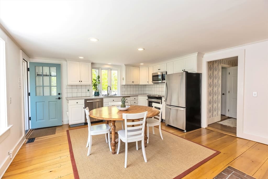 196 South Rd. photo 5