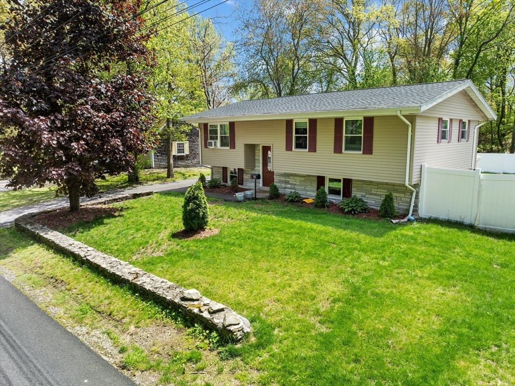 74 Briggs Street photo 3