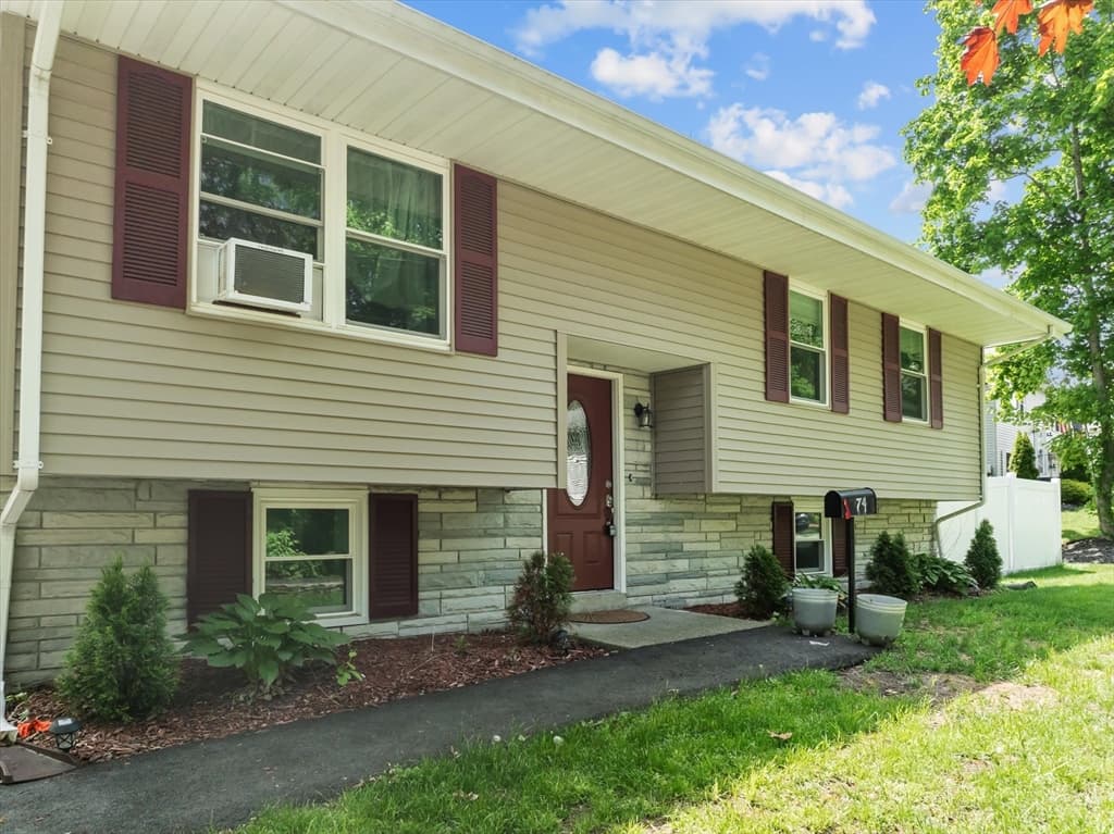 74 Briggs Street photo 5