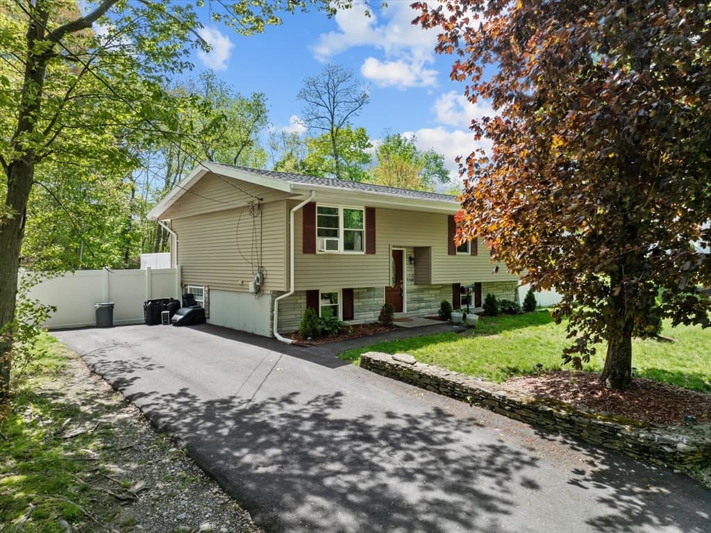 74 Briggs Street photo 4